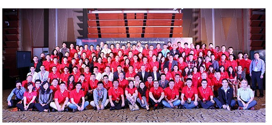 2013年应邀参加霍尼韦尔在曼谷举办的大中华区合作伙伴会议