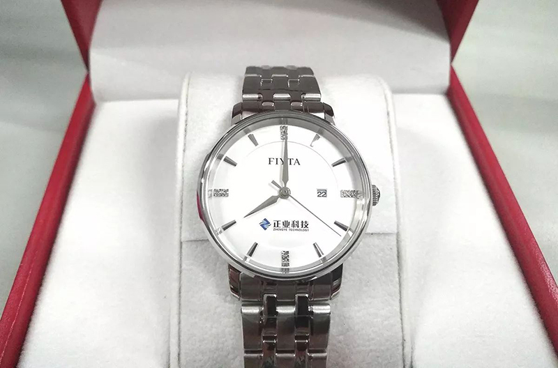 【人人有份】正业科技现场发放20周年定制纪念手表